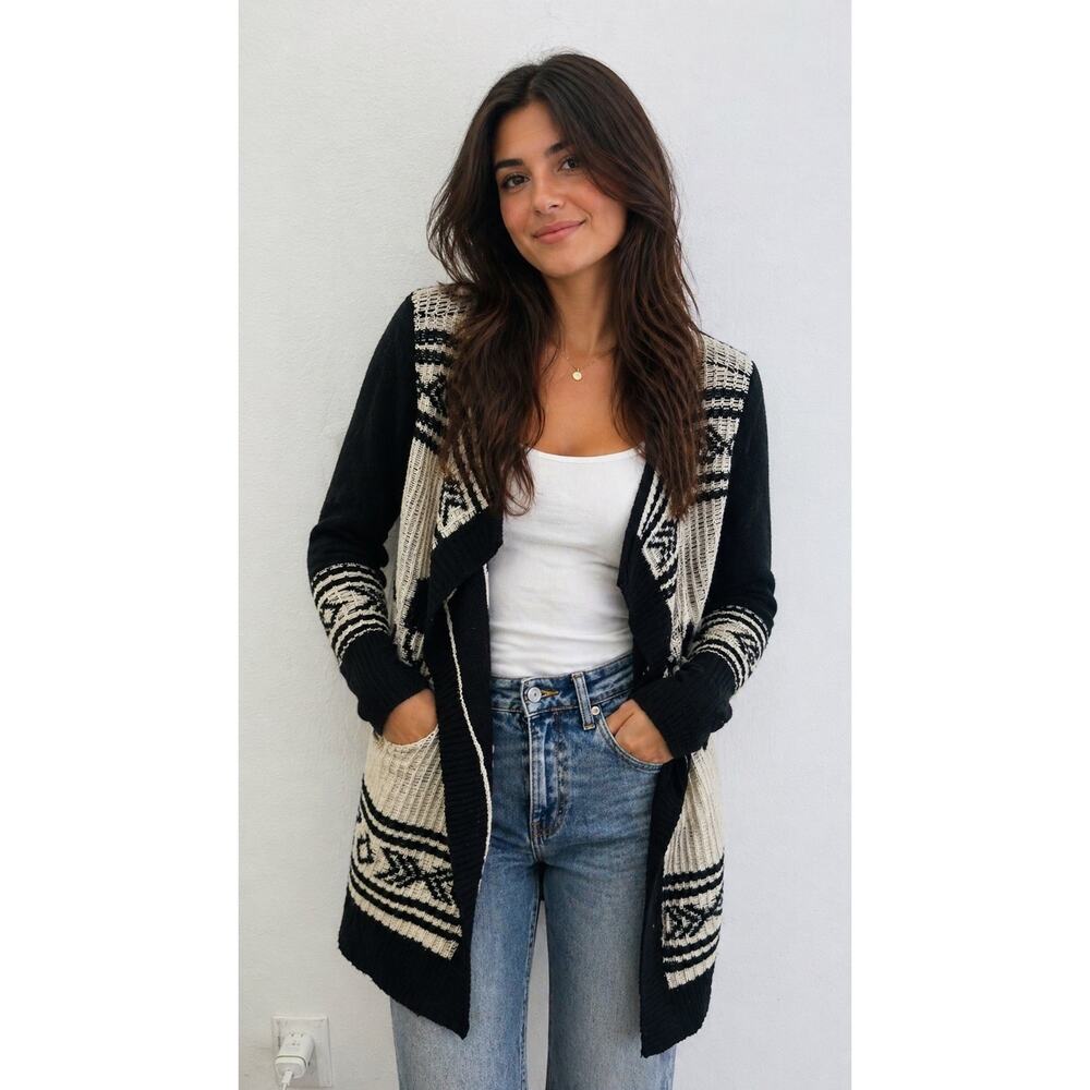 TYPE Z Black White Skull Design Open Knit Style Cardigan Reversible size Medium